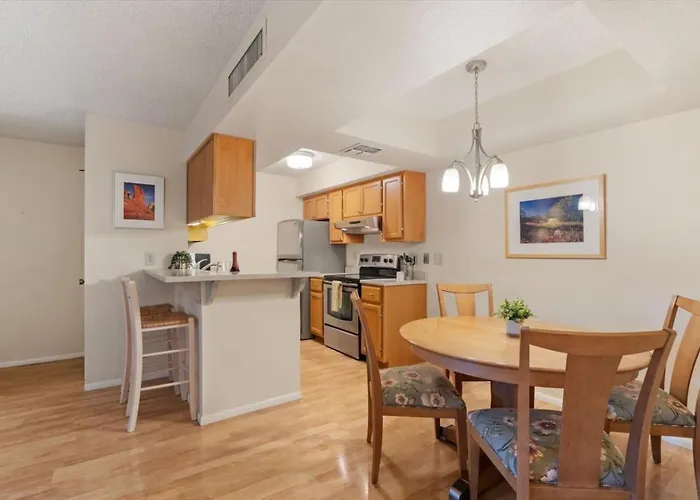 Cozy 1br With Gym, Pool And Hot Tub Access Holiday home