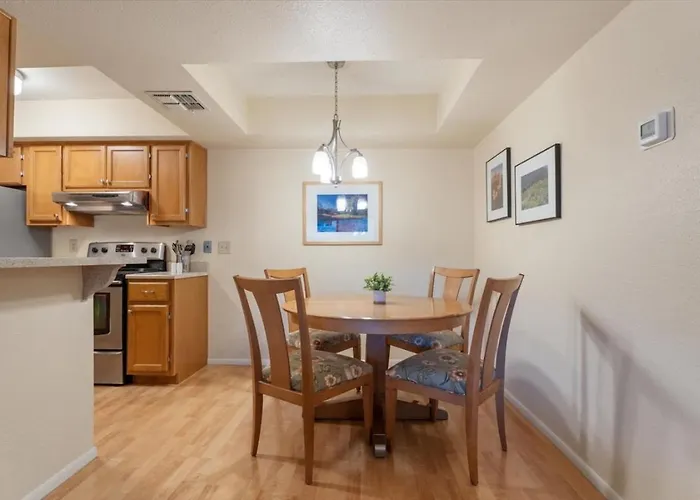 Holiday home Cozy 1br With Gym, Pool And Hot Tub Access *